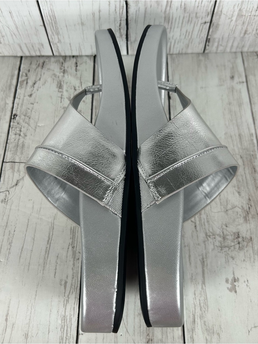 Franco Sarto Brooks Silver Metallic Flexible Comfort Sandal 8 NIB - Picture 4 of 5